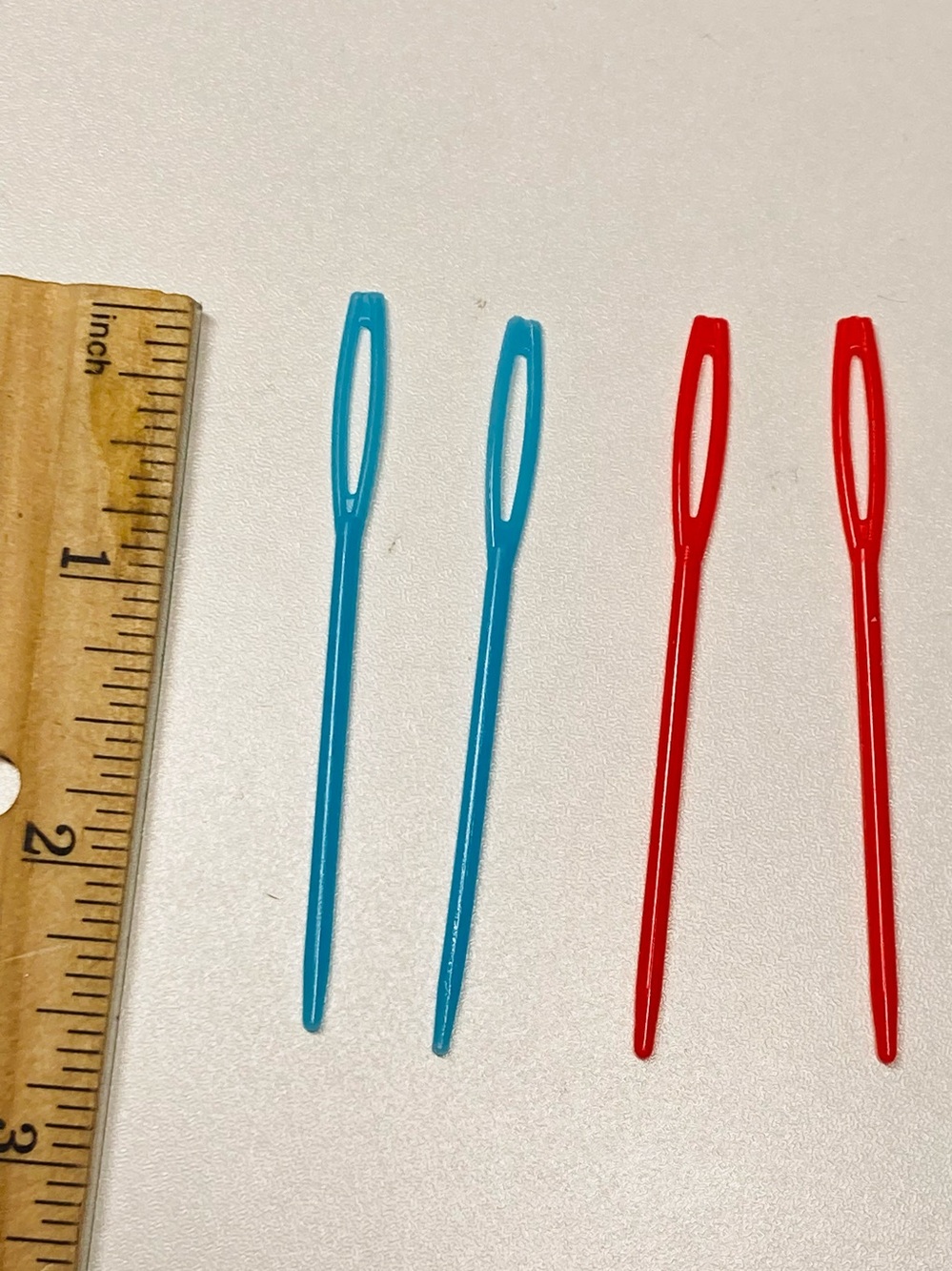 5 for $10: 4 Plastic Darning Yarn Needles - 2 Blue‎ and 2 Red